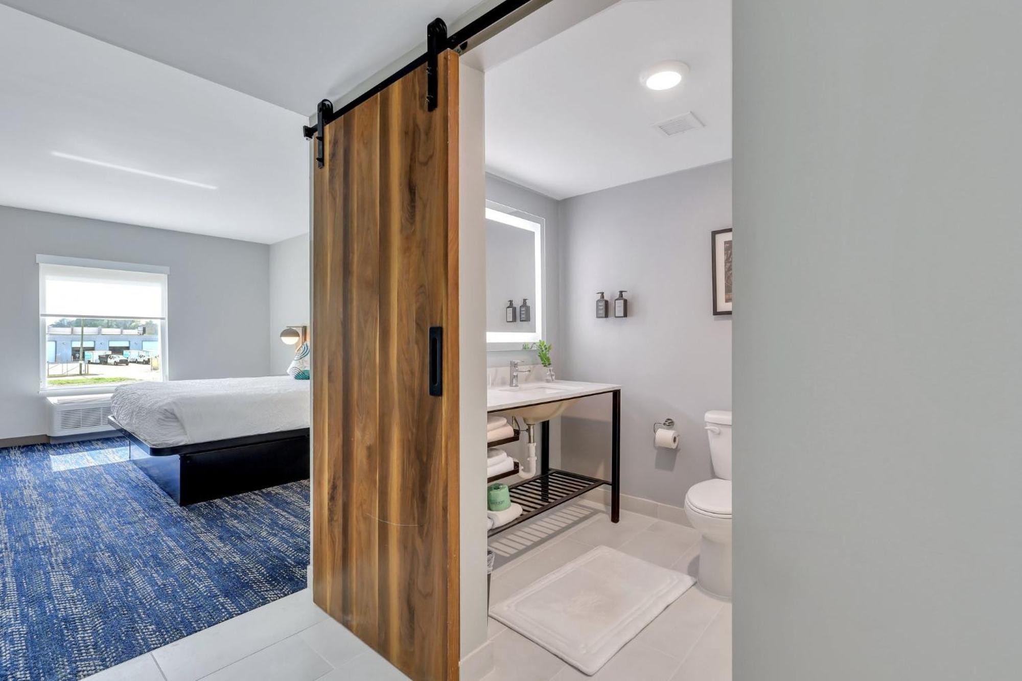 Hotel The Kingston Garden City Esterno foto